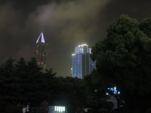 Shanghai by night depuis la place du peuple