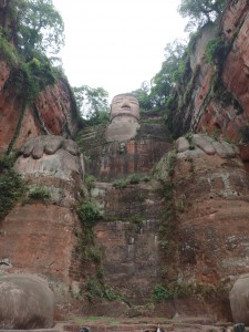 Bouddha de Leshan vue d'en bas