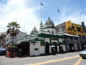 Mosquée en face du temple